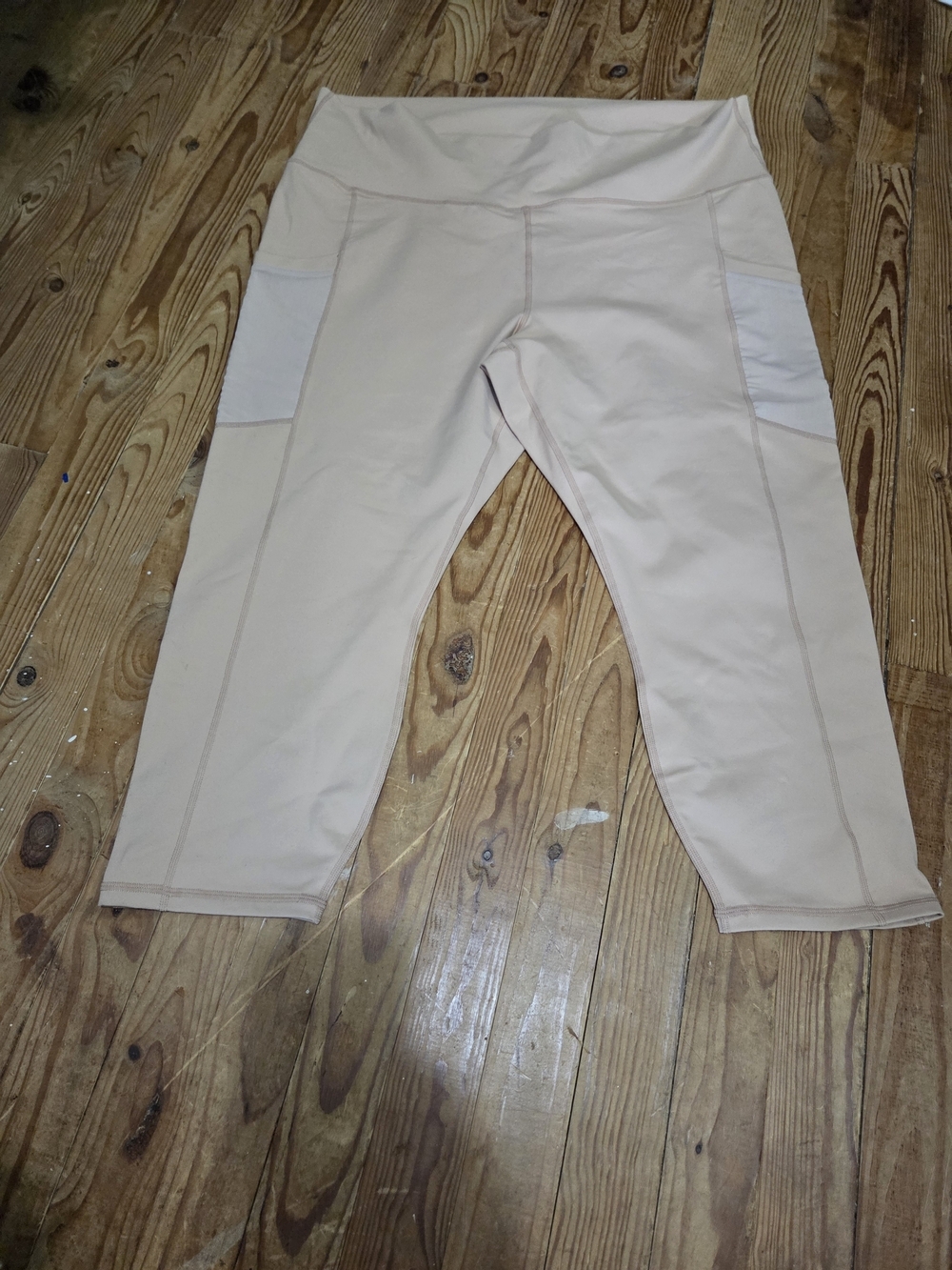 Fabletics Mila High-Waisted Capri in Light Beige with Pockets 3X